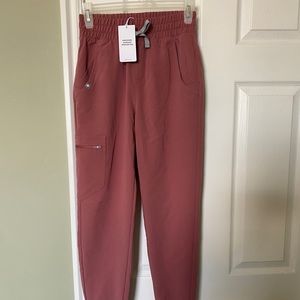 NWT Women’s Figs Zamora Petite High Waisted Scrub Pants (in PETITE XXS) - Mauve